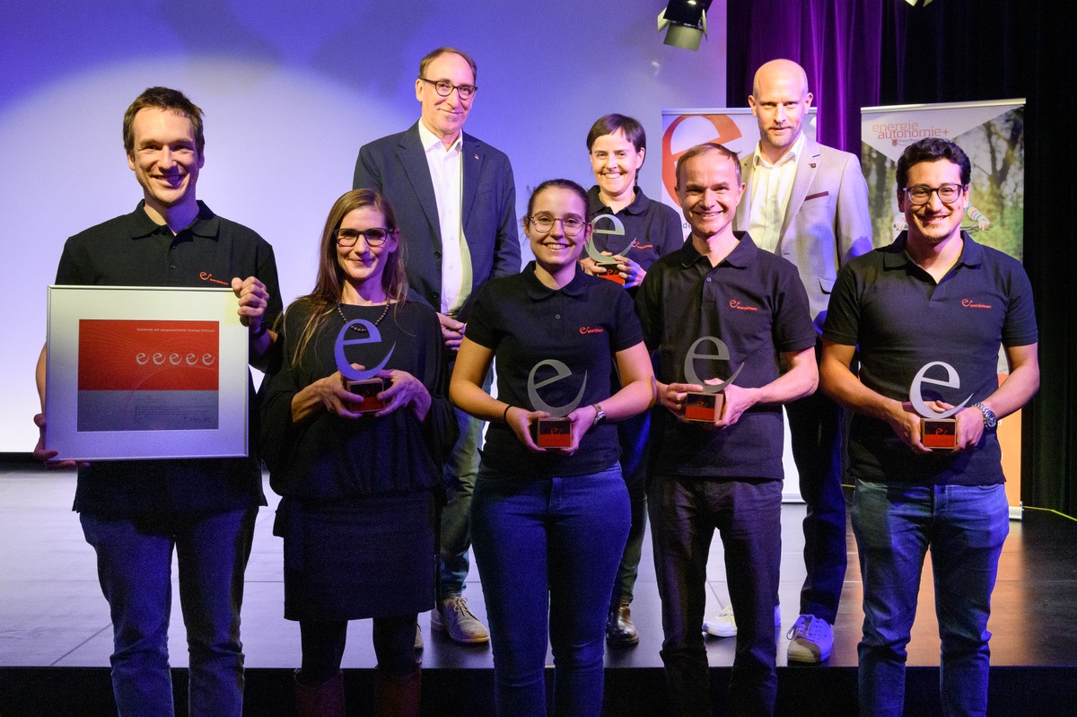 Das e5-Team der Gemeinde Zwischenwasser nimmt beim e5-Event im Kulturhaus Dornbirn seine Auszeichnung entgegen. (c) Matthias Rhomberg