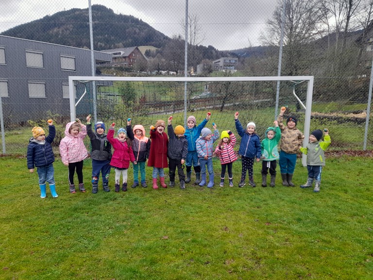 (c) Kindergarten Dafins